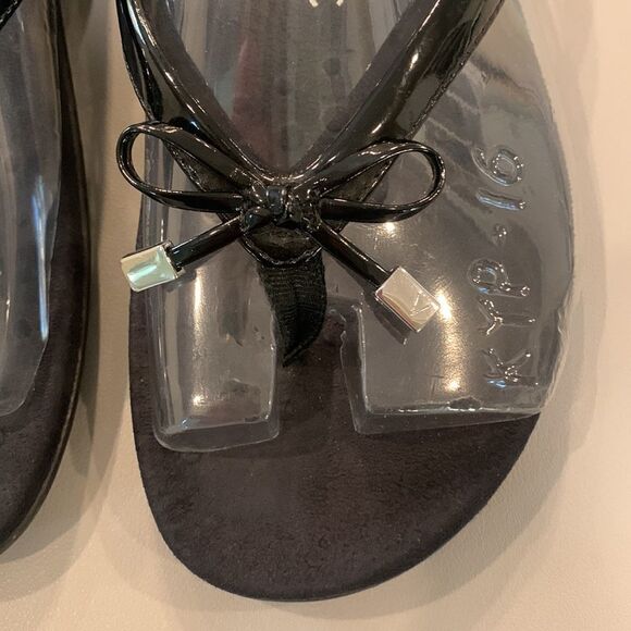 Vionic Black Patent Bella Sandals - Picture 3 of 9